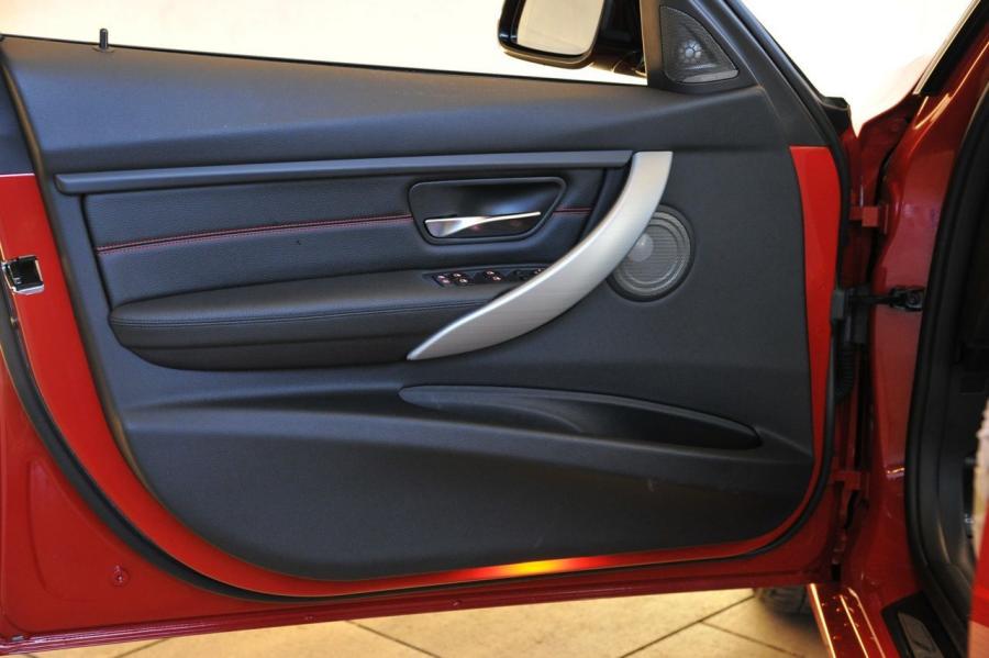  BMW 3-Series 2012 года  (фото 17 из 191)